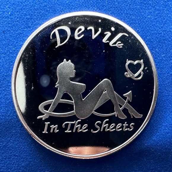 Devil or Angel in the sheets Silver challenge coin / Talisman - Picture 3 of 7